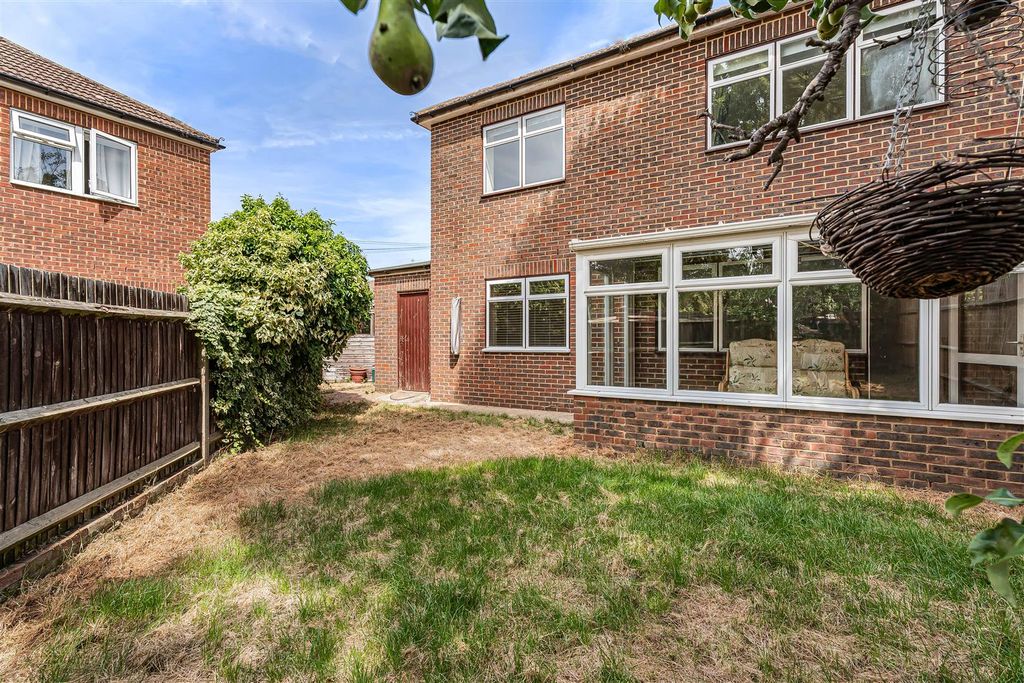 Property photo 2 of 25