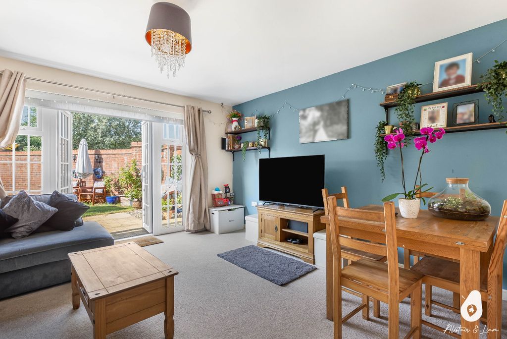 Property photo 2 of 18 5263173
