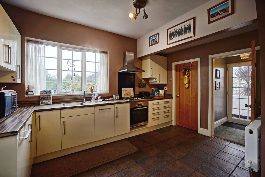 Property photo 3 of 22 4627424