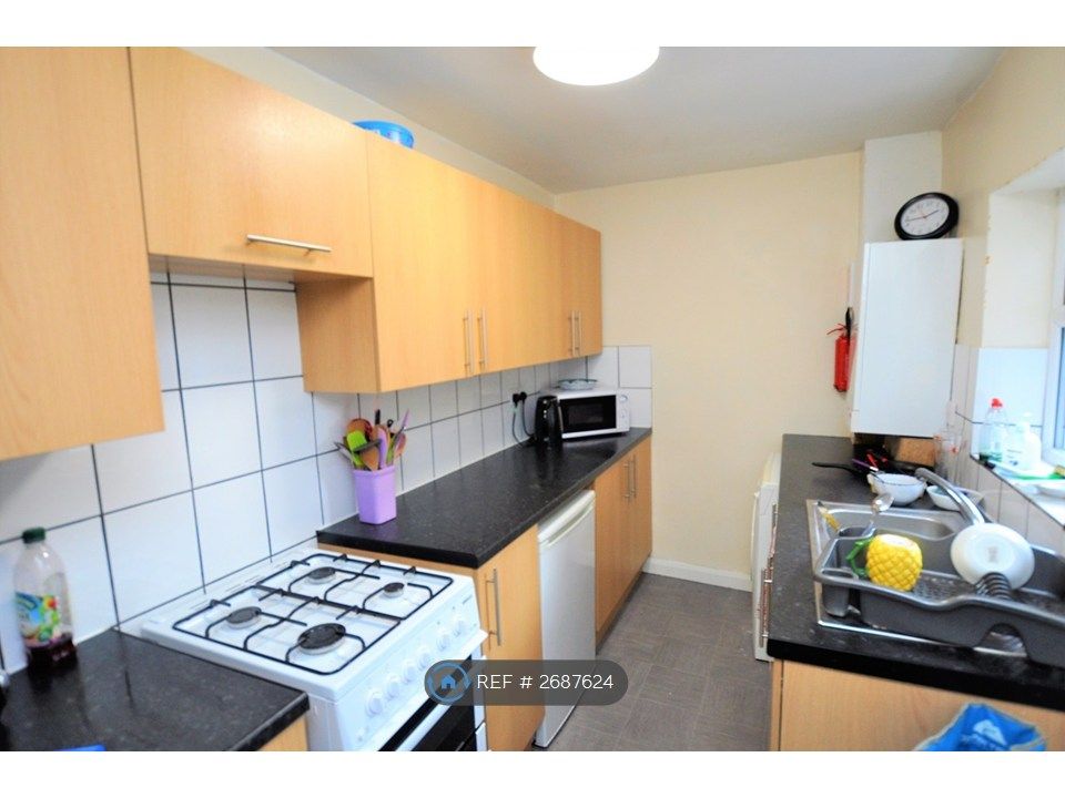 Property photo 2 of 7 Kitchen