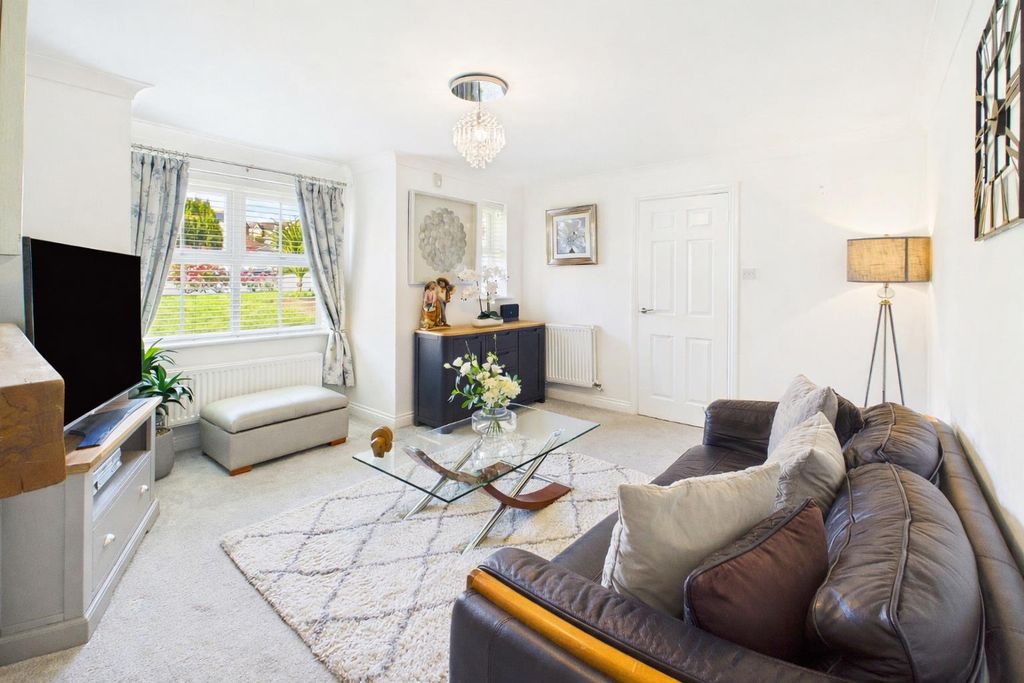 Property photo 2 of 22 Lounge