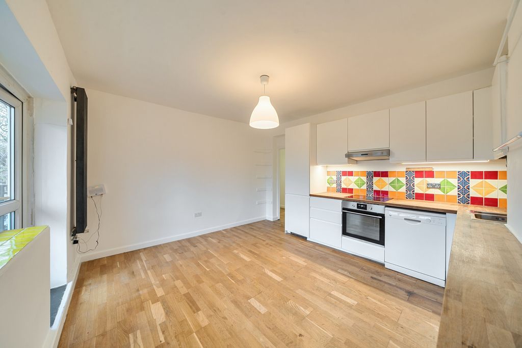 Property photo 3 of 17 Kitchen