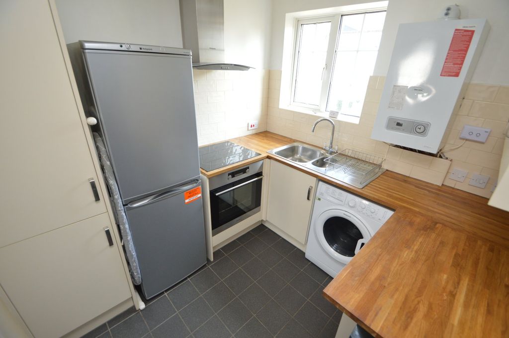 Property photo 3 of 6 Kitchen