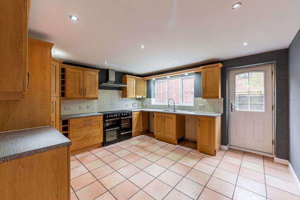 Property photo 2 of 23