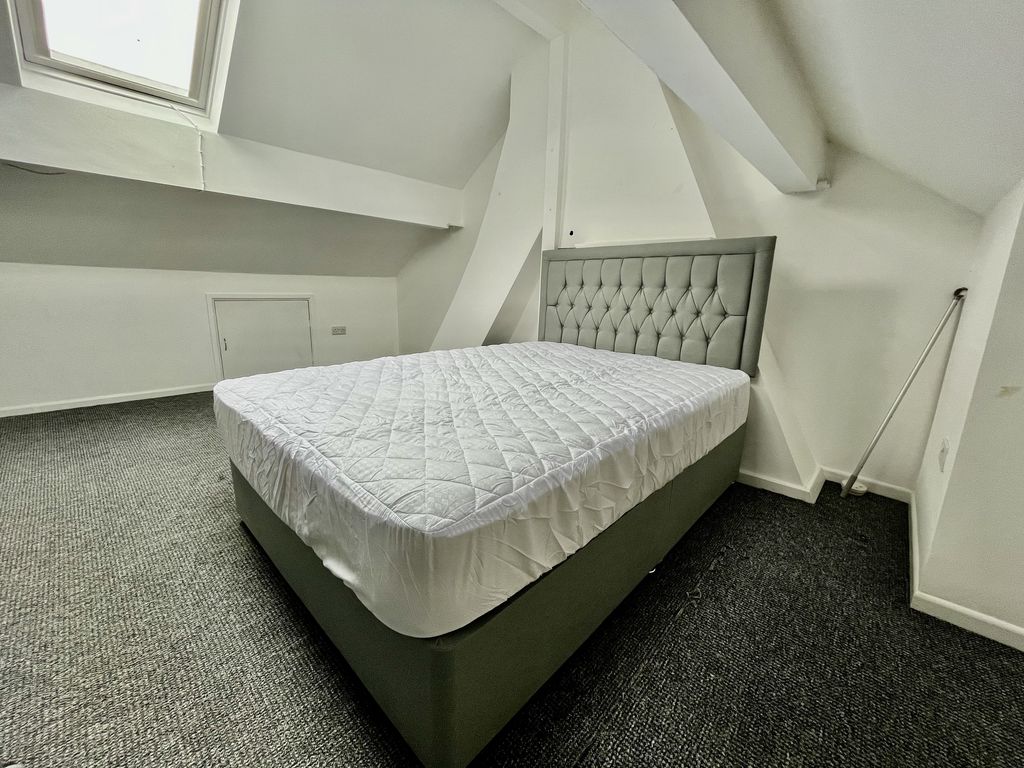 Property photo 3 of 20 Bedroom 1