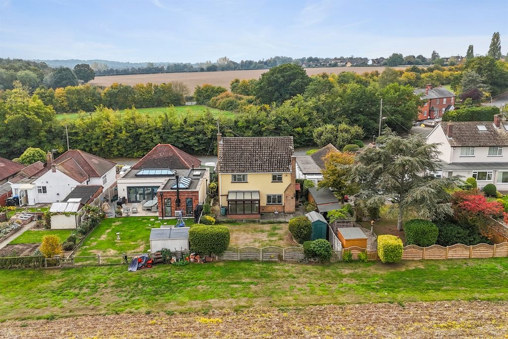 Property photo 2 of 22 Green Leas