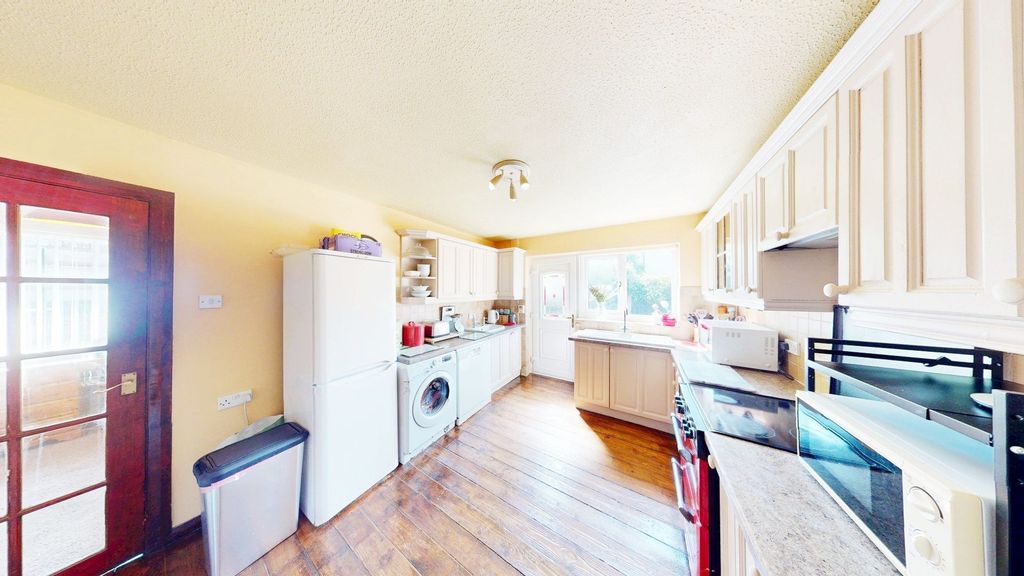 Property photo 2 of 28 Kitchen