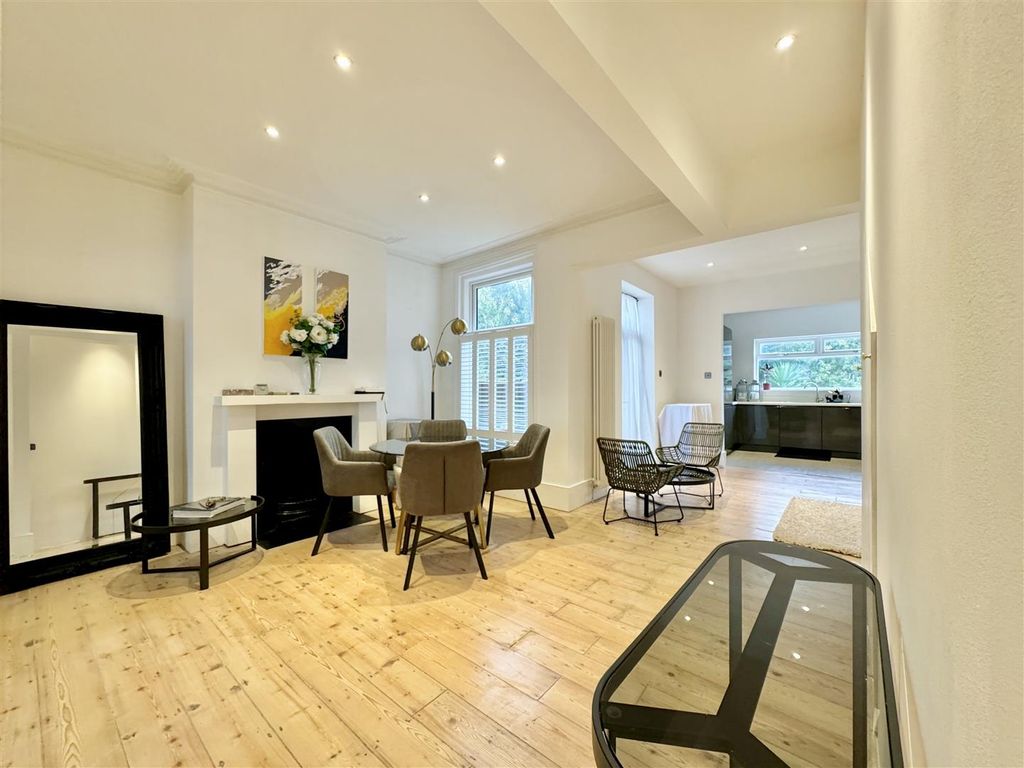 Property photo 2 of 32