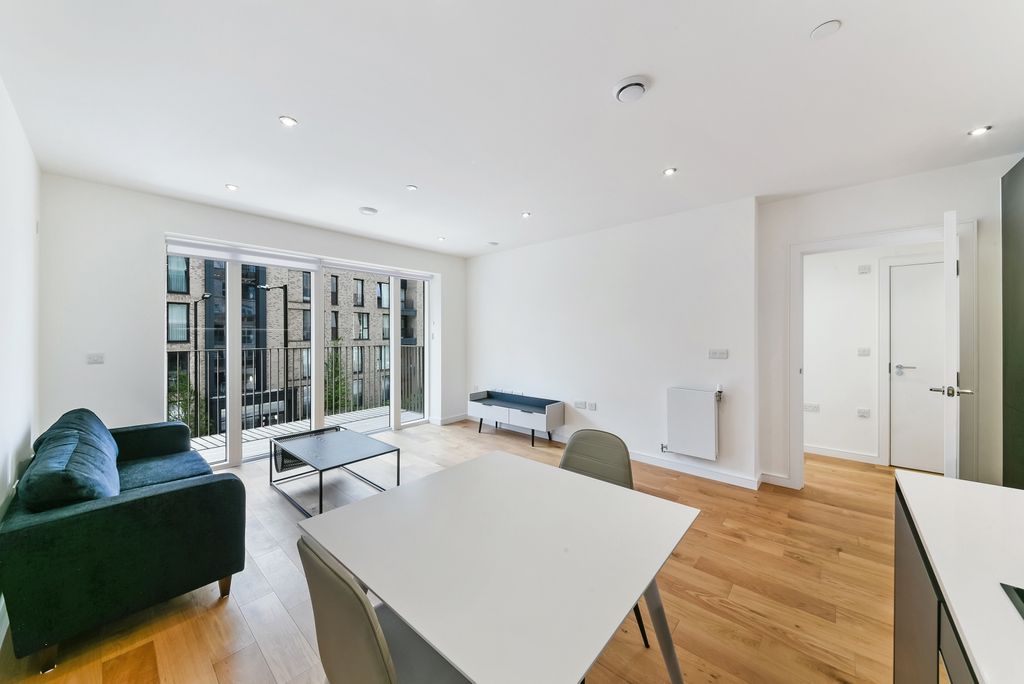 Property photo 1 of 9 Bedroom - Wenborn Bu