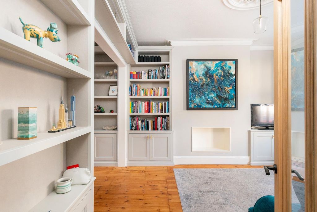 Property photo 1 of 39 4K3Rsv - Living Room F.Jpg