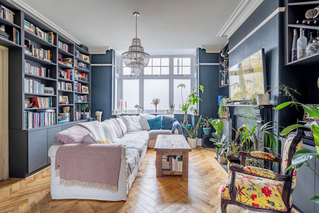 Property photo 2 of 19 Living Room