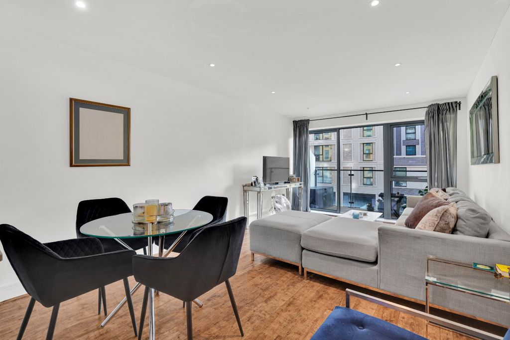 Property photo 3 of 20