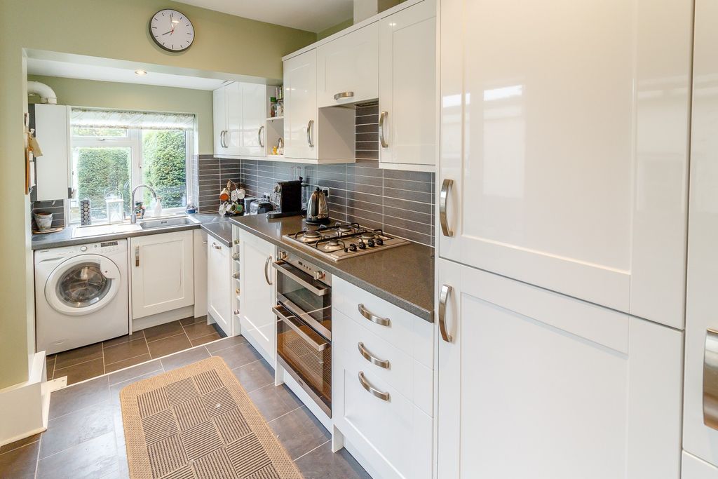 Property photo 2 of 10 Kitchen