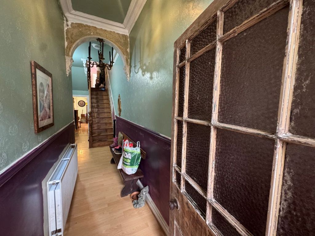 Property photo 2 of 25