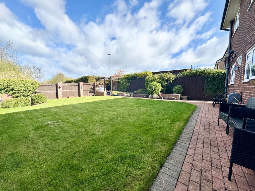 Property photo 2 of 28