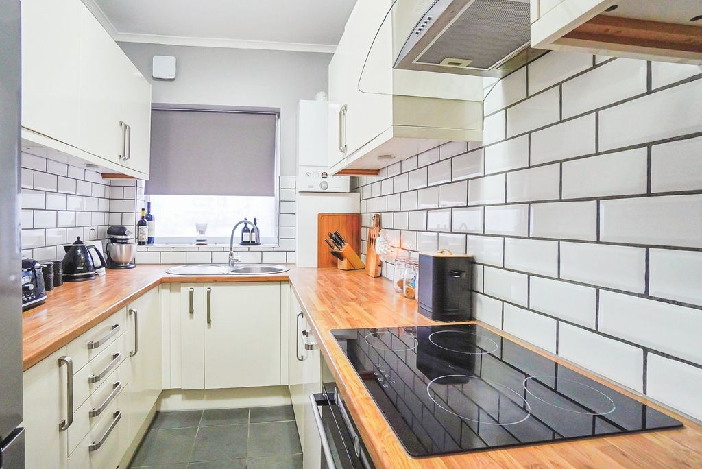 Property photo 2 of 17