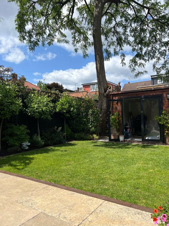 Property photo 3 of 22 Picture No. 23