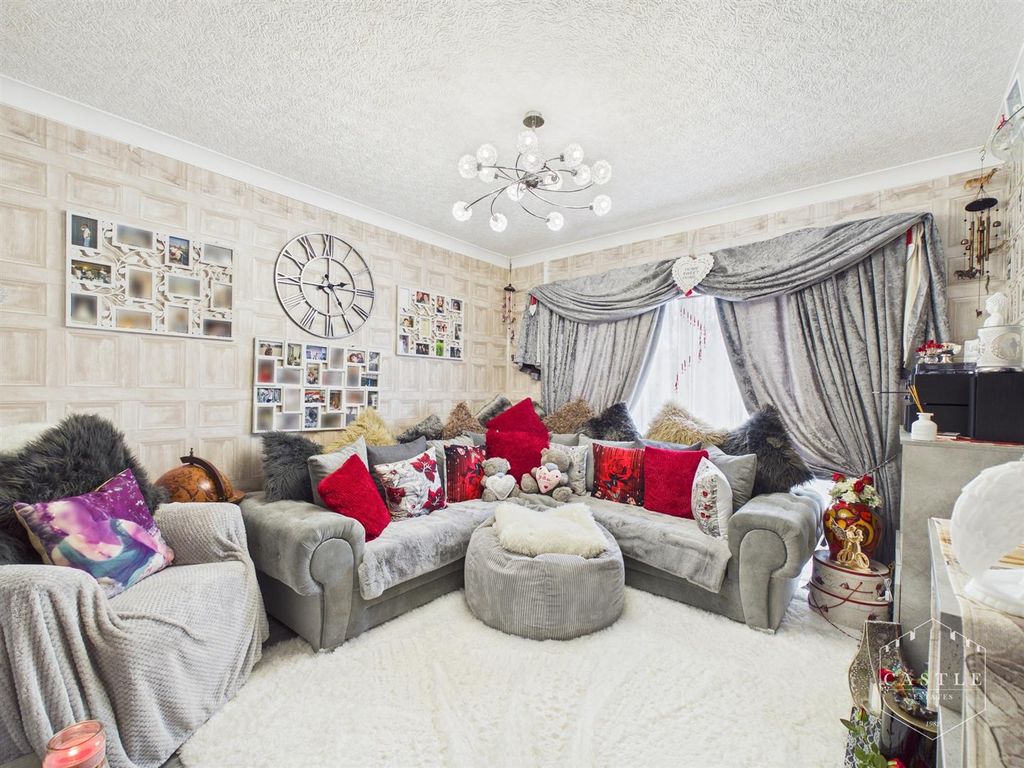 Property photo 3 of 26 Living Room