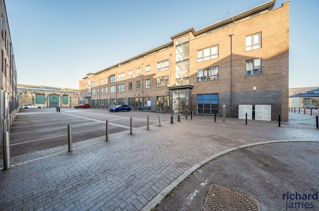 Property photo 1 of 13 31Ecbea163Ae4E74B7F74Ca2A6Ff58A8
