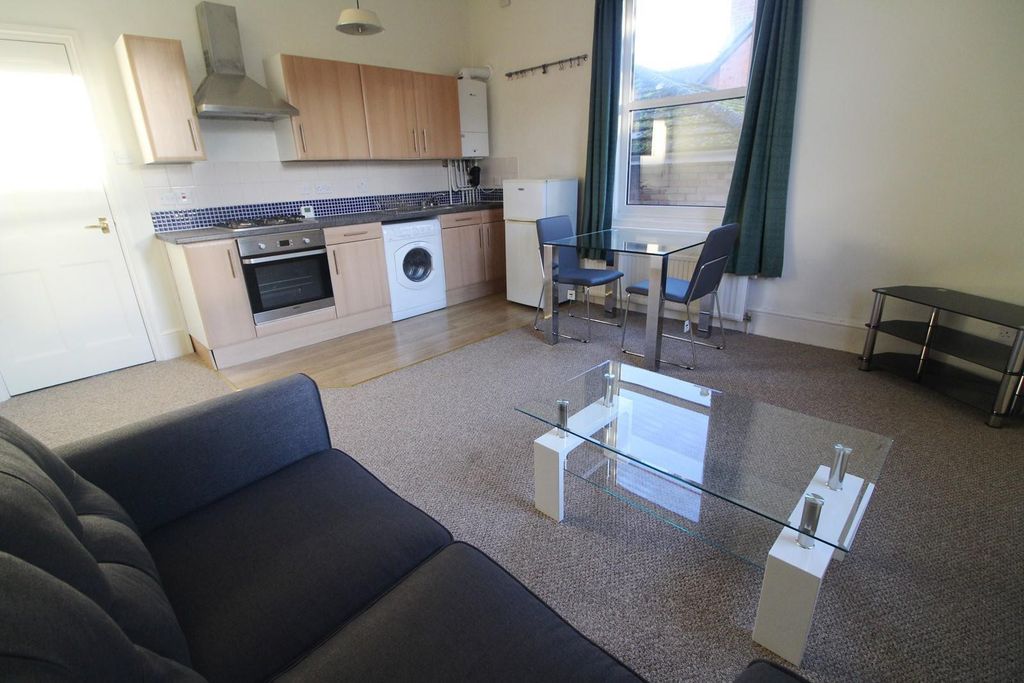 Property photo 3 of 6 Kitchen