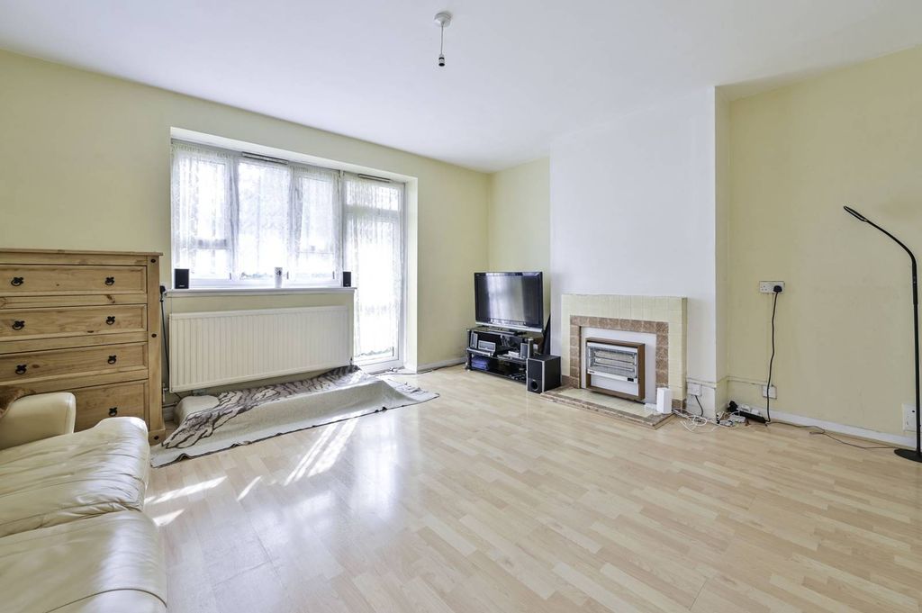 Property photo 1 of 9