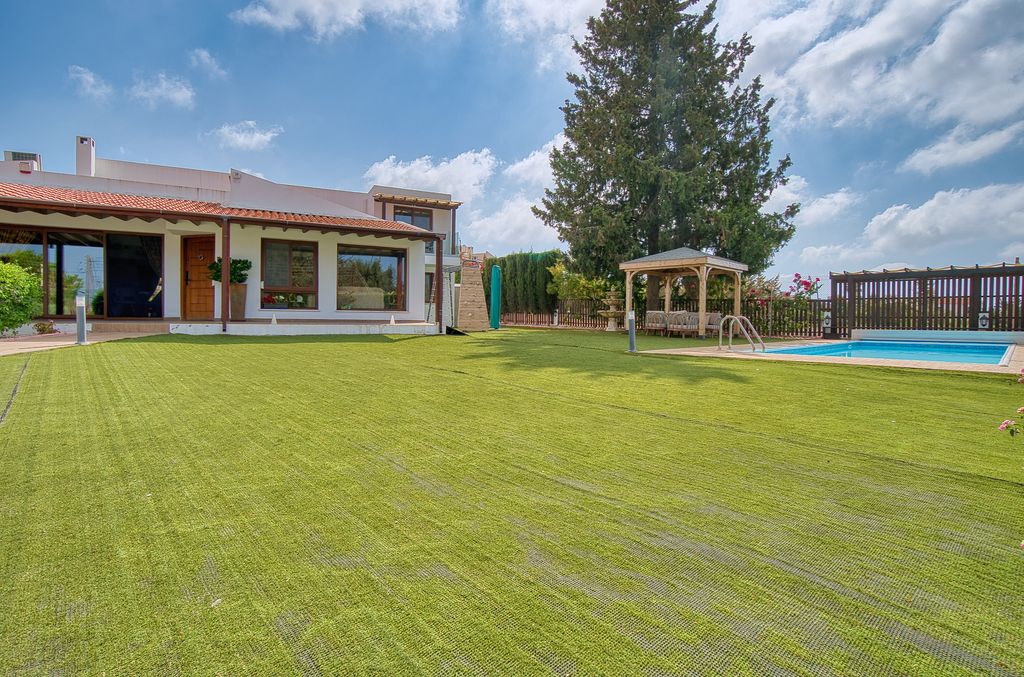 Property photo 2 of 71