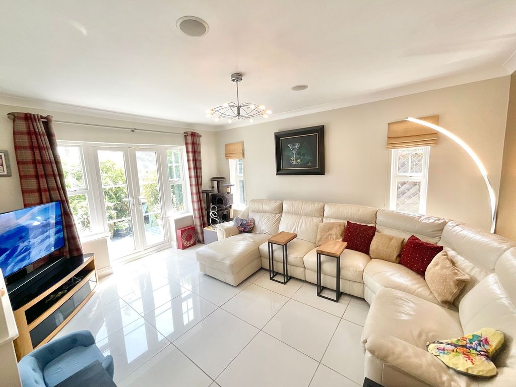Property photo 3 of 31
