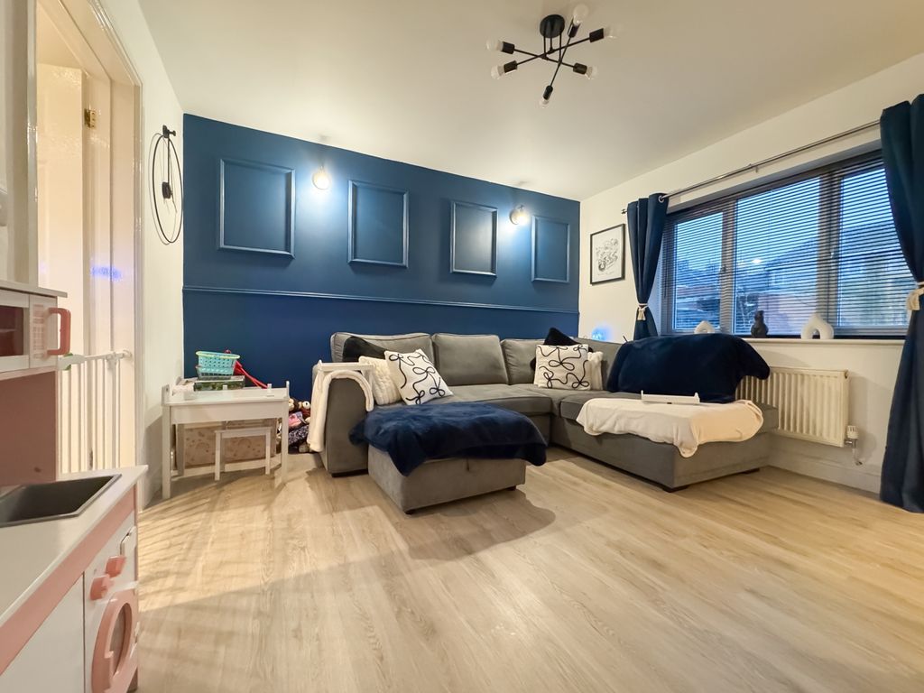 Property photo 2 of 25 Robinson Ewemove Loftus-12