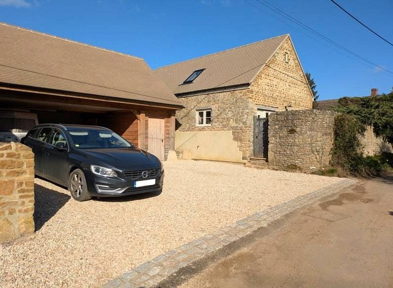 Property photo 2 of 14 Garage And Parking