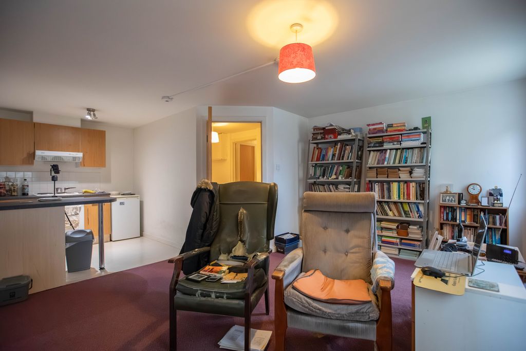 Property photo 2 of 25