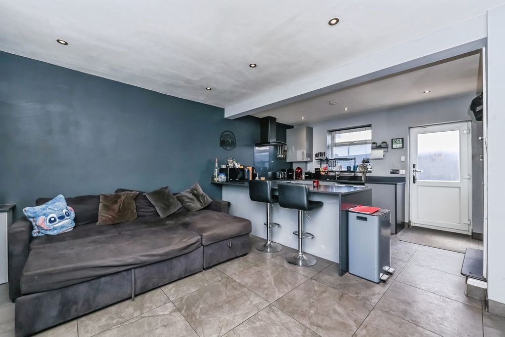 Property photo 2 of 16 Pbox-Img.Jpg