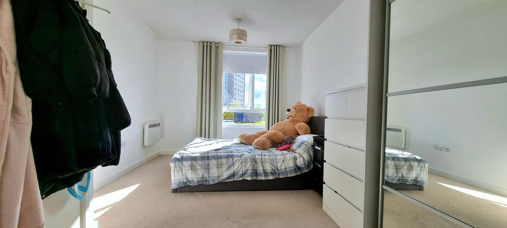 Property photo 3 of 7 Bedroom 1