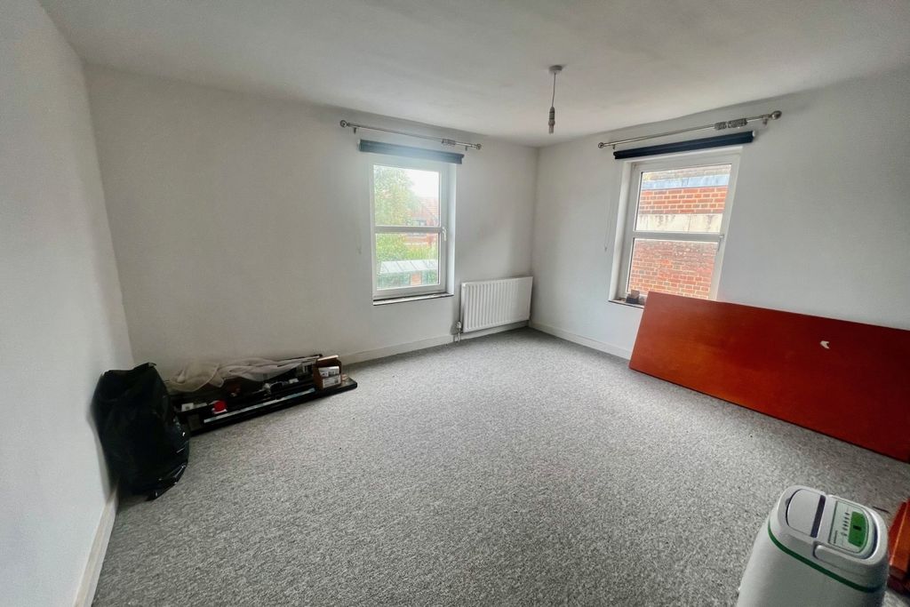 Property photo 2 of 6 Lounge