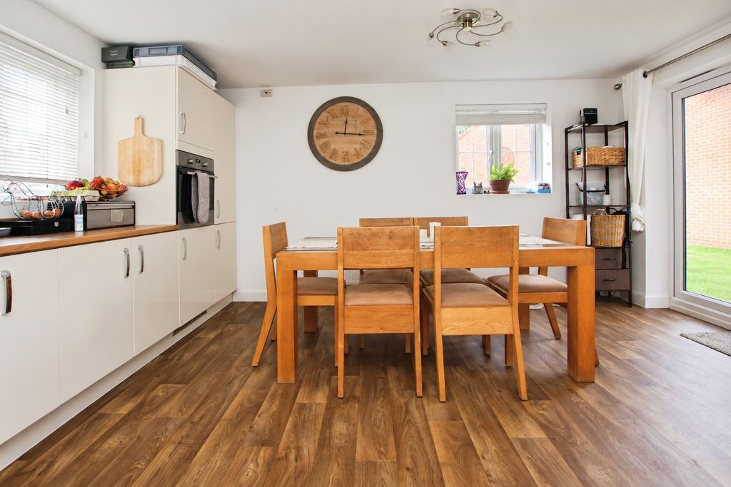 Property photo 2 of 16 5504461