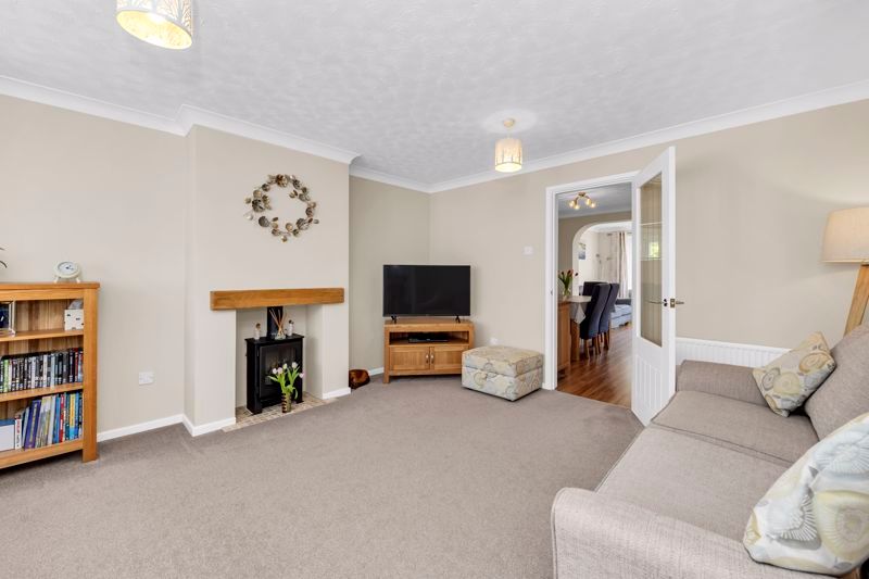 Property photo 2 of 18 Sitting Room