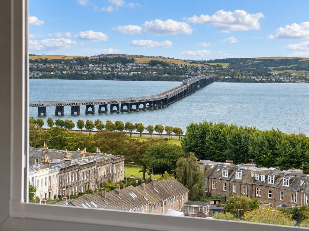 Property photo 3 of 28 3-2 378 Perth Road Dundee-4.Jpg