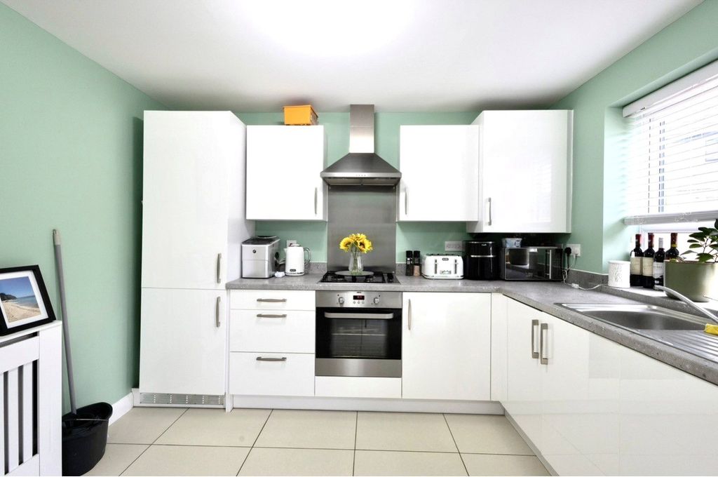 Property photo 2 of 15 Kitchen