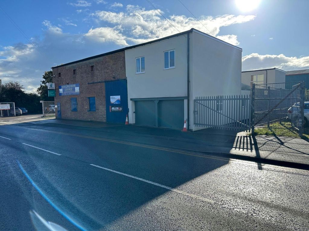 Property photo 1 of 10 External