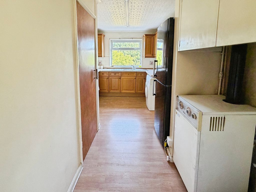 Property photo 3 of 18 Pantry/Kitchen