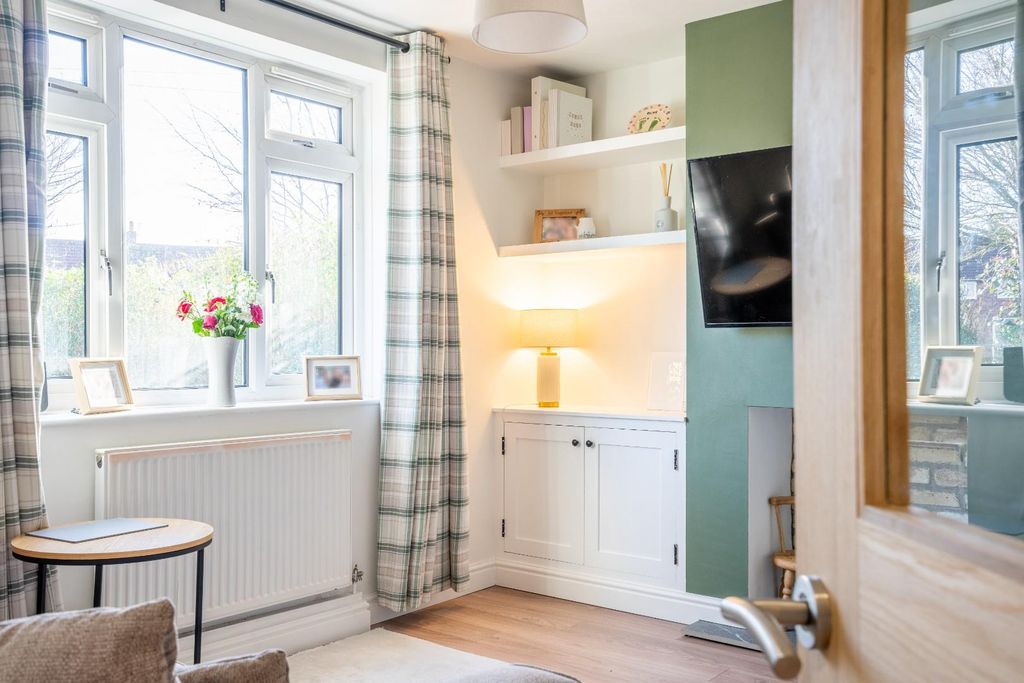 Property photo 3 of 18 Living Room