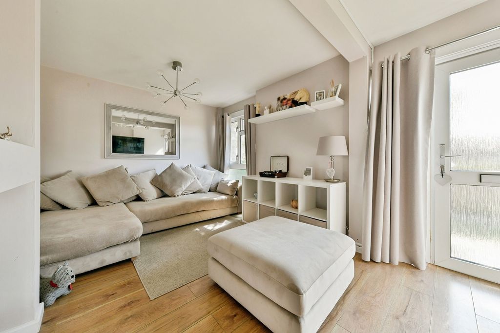 Property photo 3 of 23 Pbox-Img.Jpg