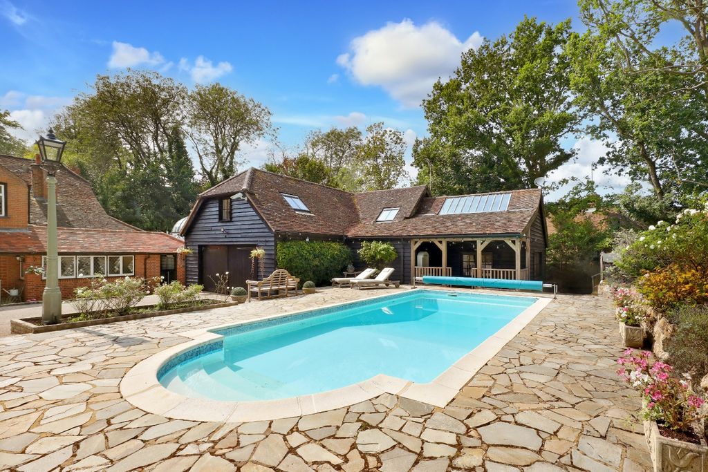 Property photo 3 of 25 4911696