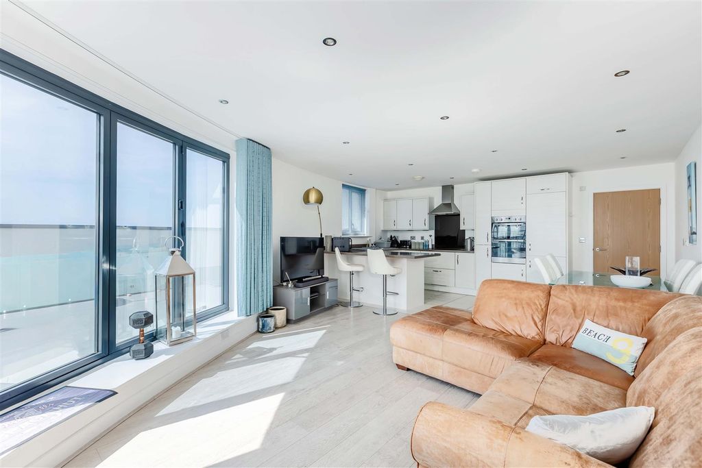 Property photo 2 of 13 Chichester House_9.Jpg