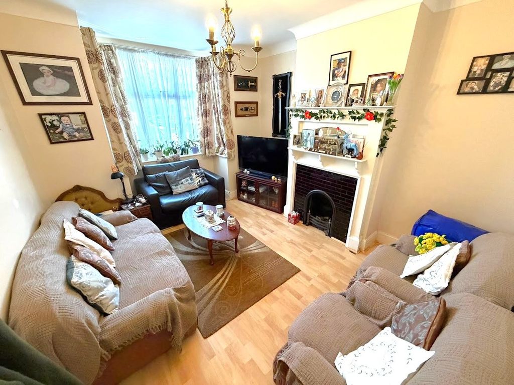 Property photo 2 of 11