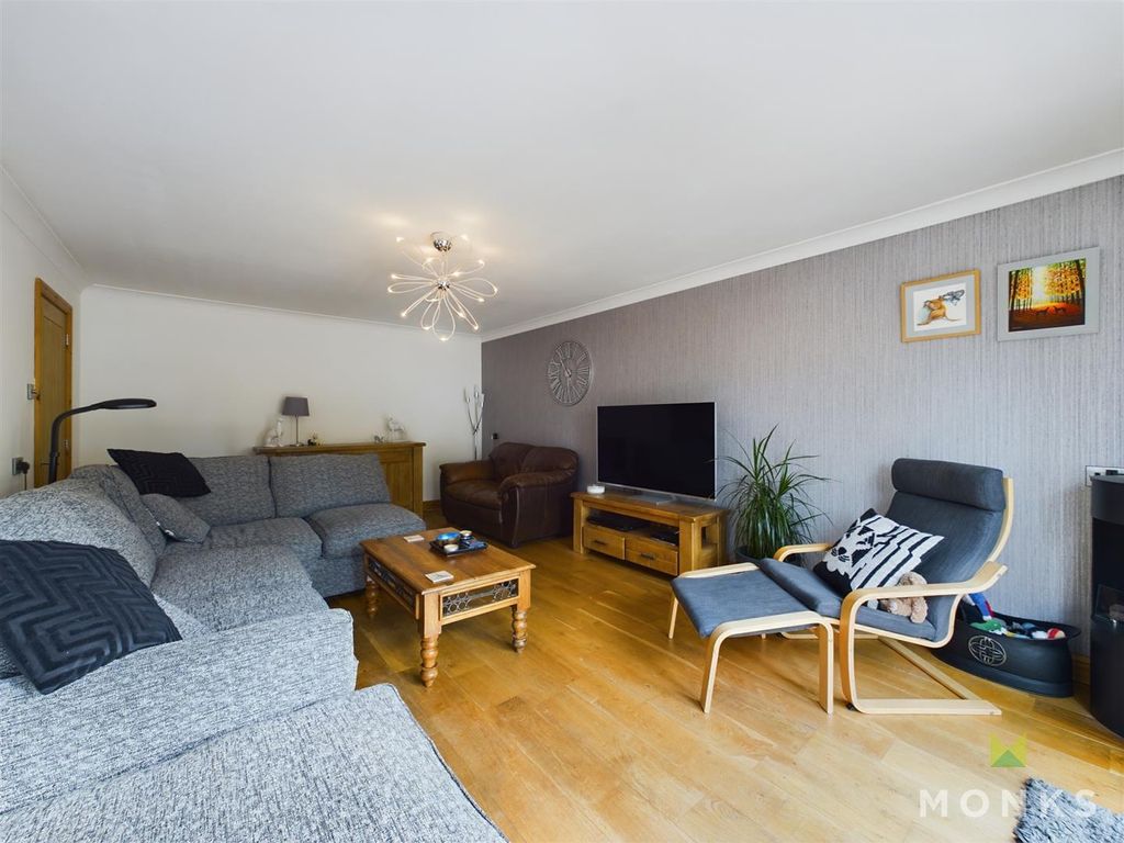 Property photo 2 of 23 Lounge