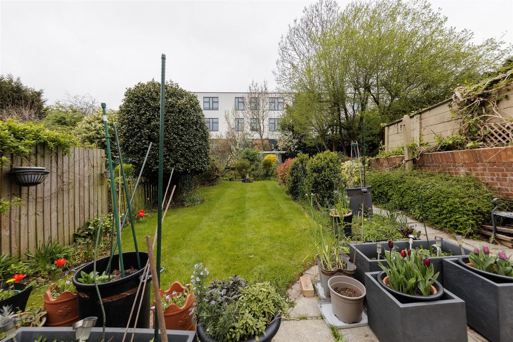 Property photo 2 of 27 St. Barnabas Road, Ig8