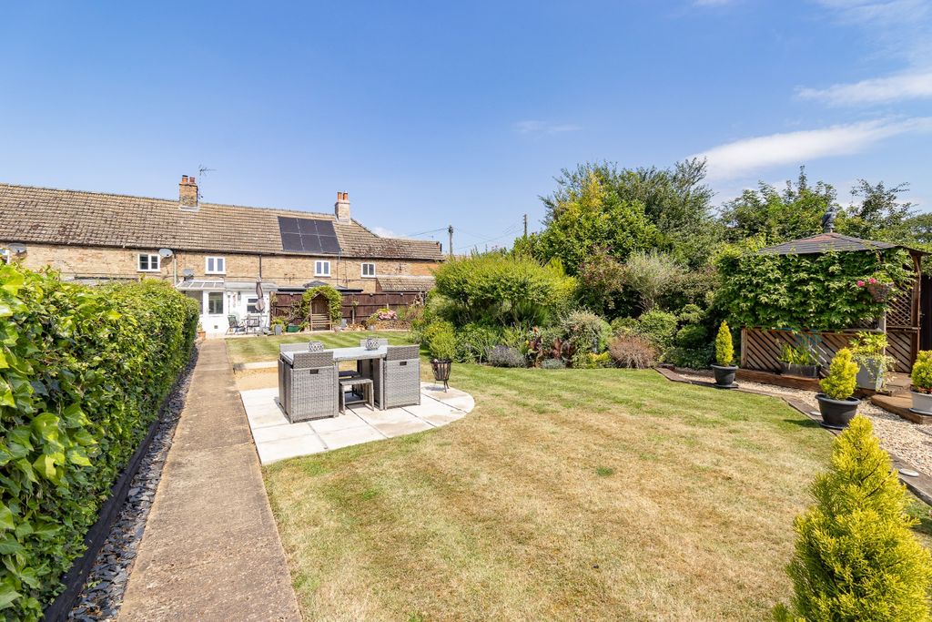 Property photo 2 of 27 4489315