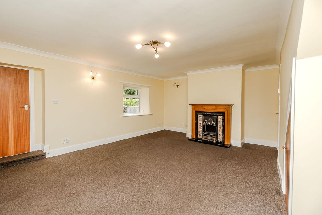 Property photo 2 of 21 Living Room