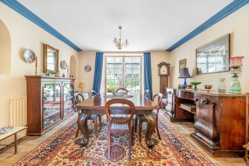 Property photo 2 of 30