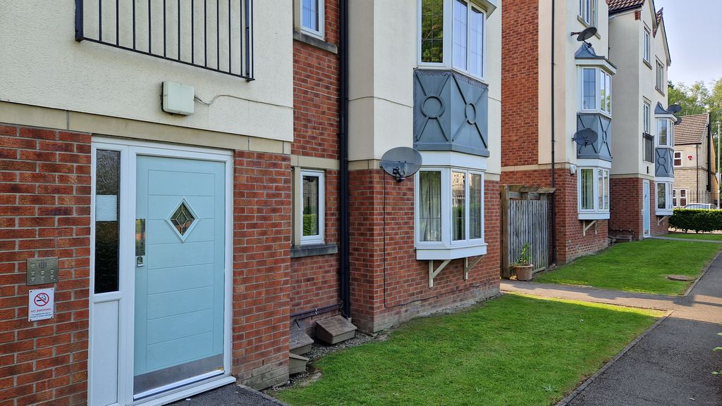 Property photo 2 of 14 Ground Floor Flat